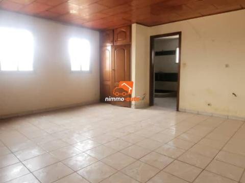 Très grand duplex à louer à Biyemassi Lac