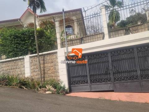 Duplex très haut standing à louer à Bastos