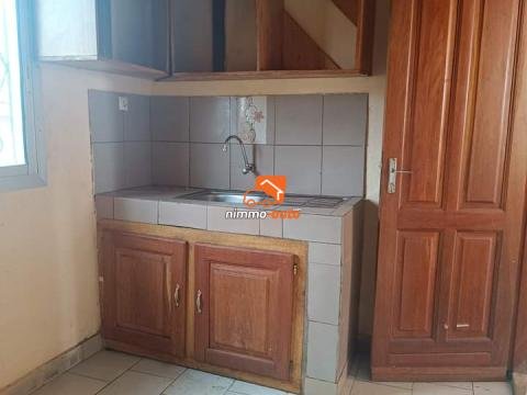 Appartement moderne très bien situé à louer à Oyomabang