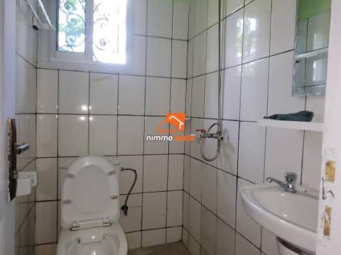 Appartement moderne nouvellement construit à louer à Nsimeyong