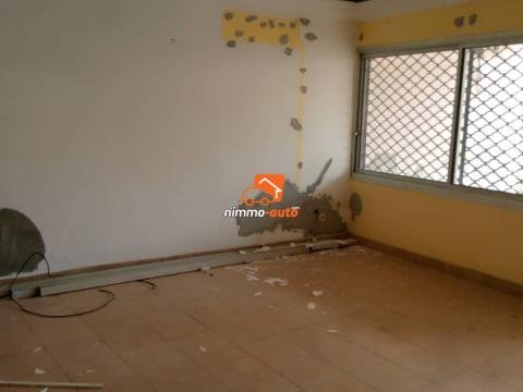 Grande villa en pleine réfection à louer à Bastos