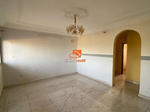 Appartement 2ch 2dch à louer au Petit marché Odza