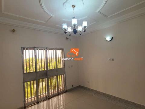 4 appartements nouvellement construits à Odza plaque L&B