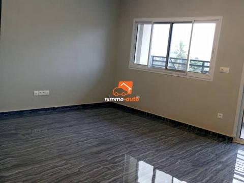 Studio ultra moderne nouvellement construit à louer à Titi garage