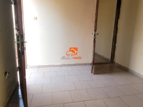 Chambre moderne à louer à Efoulan