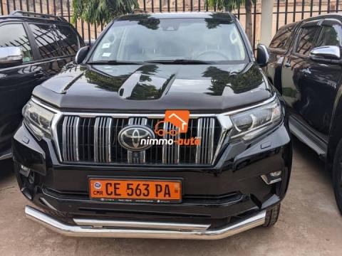 Toyota Prado de couleur noire a louer dans la ville de Yaoundé et en dehors