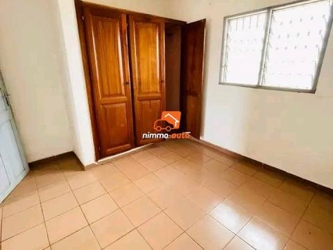 Très beau et grand studio à louer à Manguier