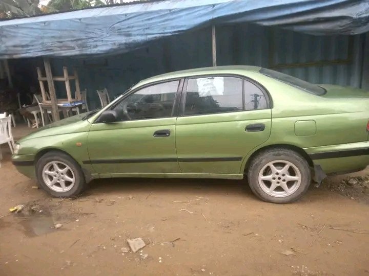 Toyota Carina E Vert