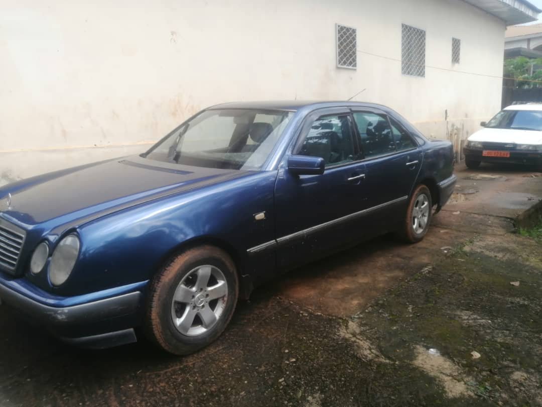 Mercedes Classe E prix cadeau à vendre Yaoundé
