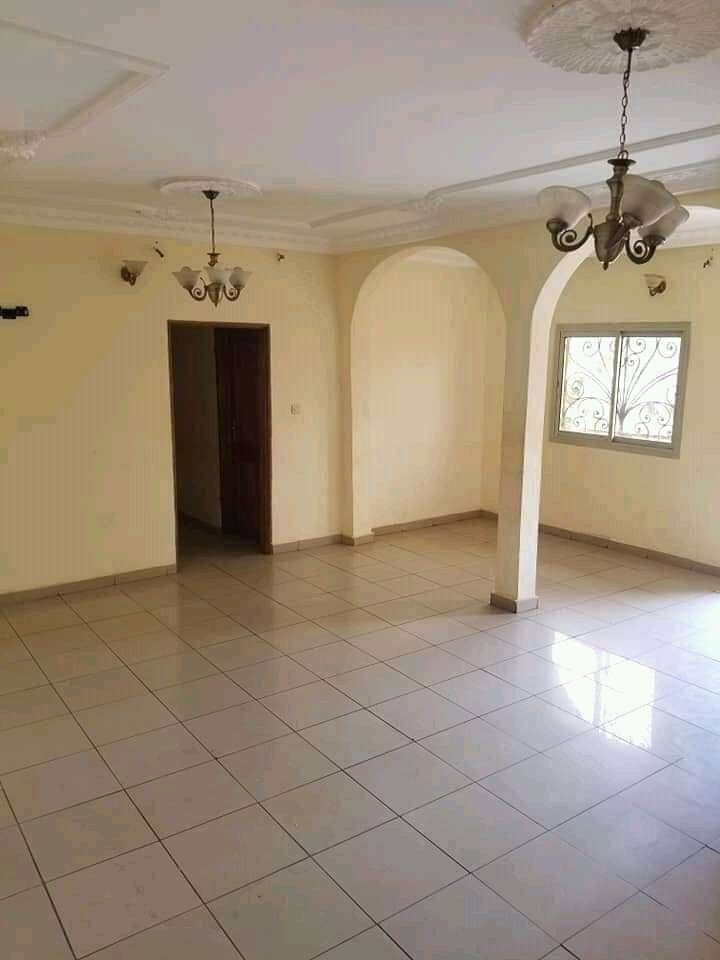 Appartement moderne a louer a mendong carrefour banane