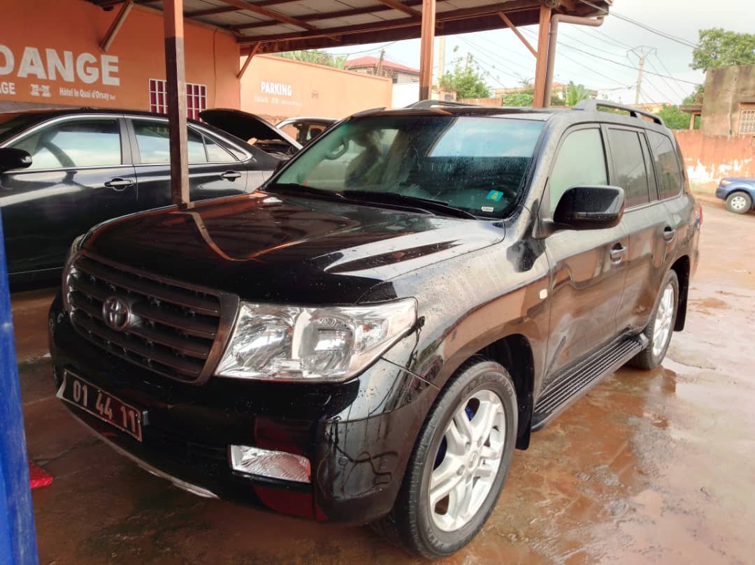 Prado Land cruiser V8 à louer à Yaoundé