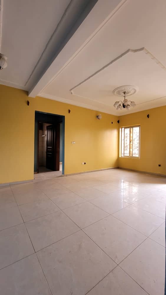 Appartement moderne staffé partout à louer à Biyemassi montée des sœurs