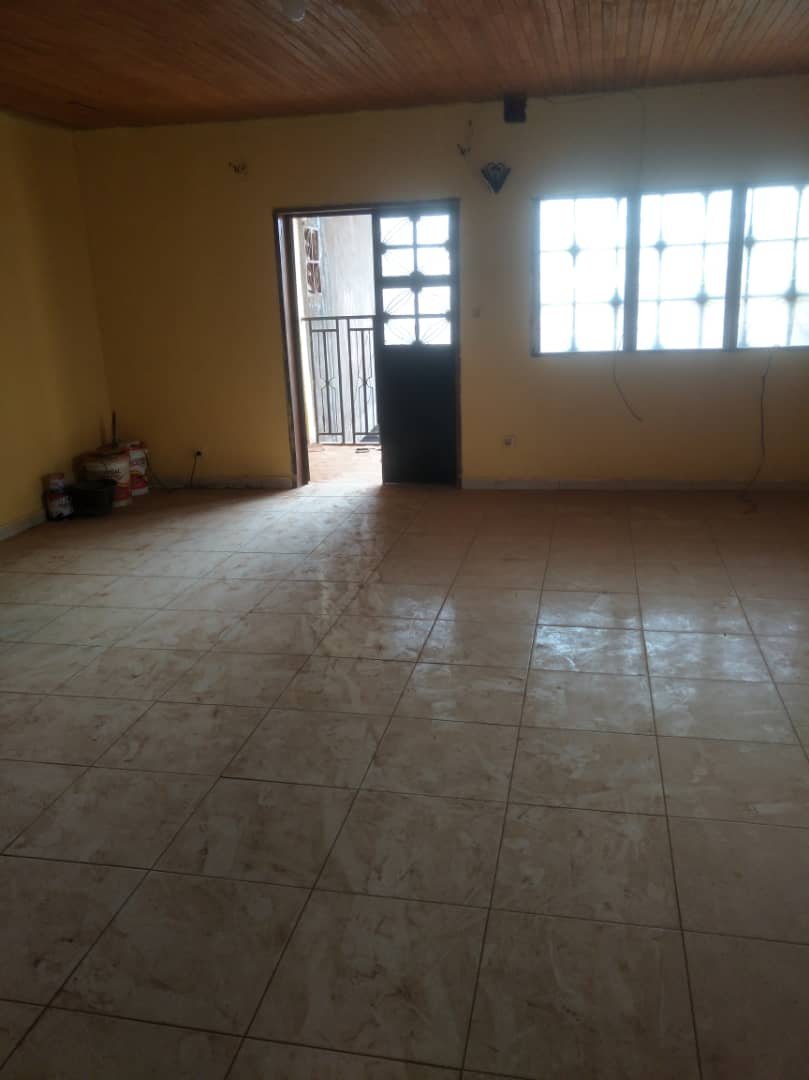 Appartement moderne individuel à louer à Biyemassi superette