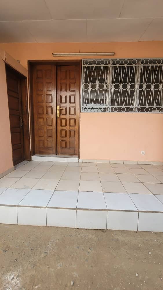 Appartement moderne à louer à Obili Carrefour Kameni