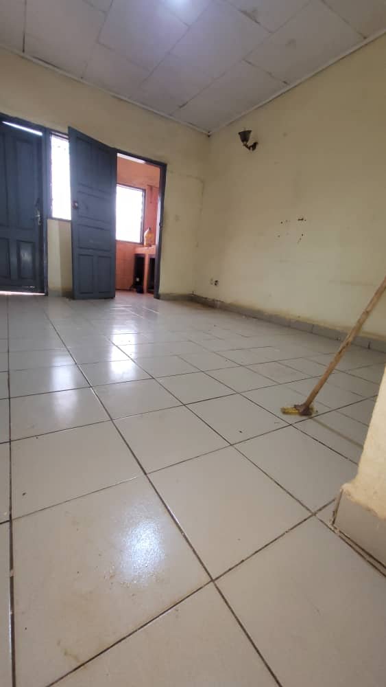 Studio moderne à louer à Biyemassi Lycée